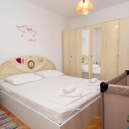 Apartment By The Sea Kastel Kambelovac, - 22444 Kastela