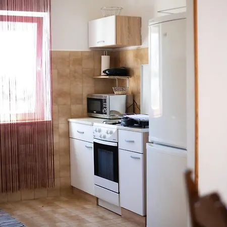 Apartment By The Sea Kastel Kambelovac, - 22444 *